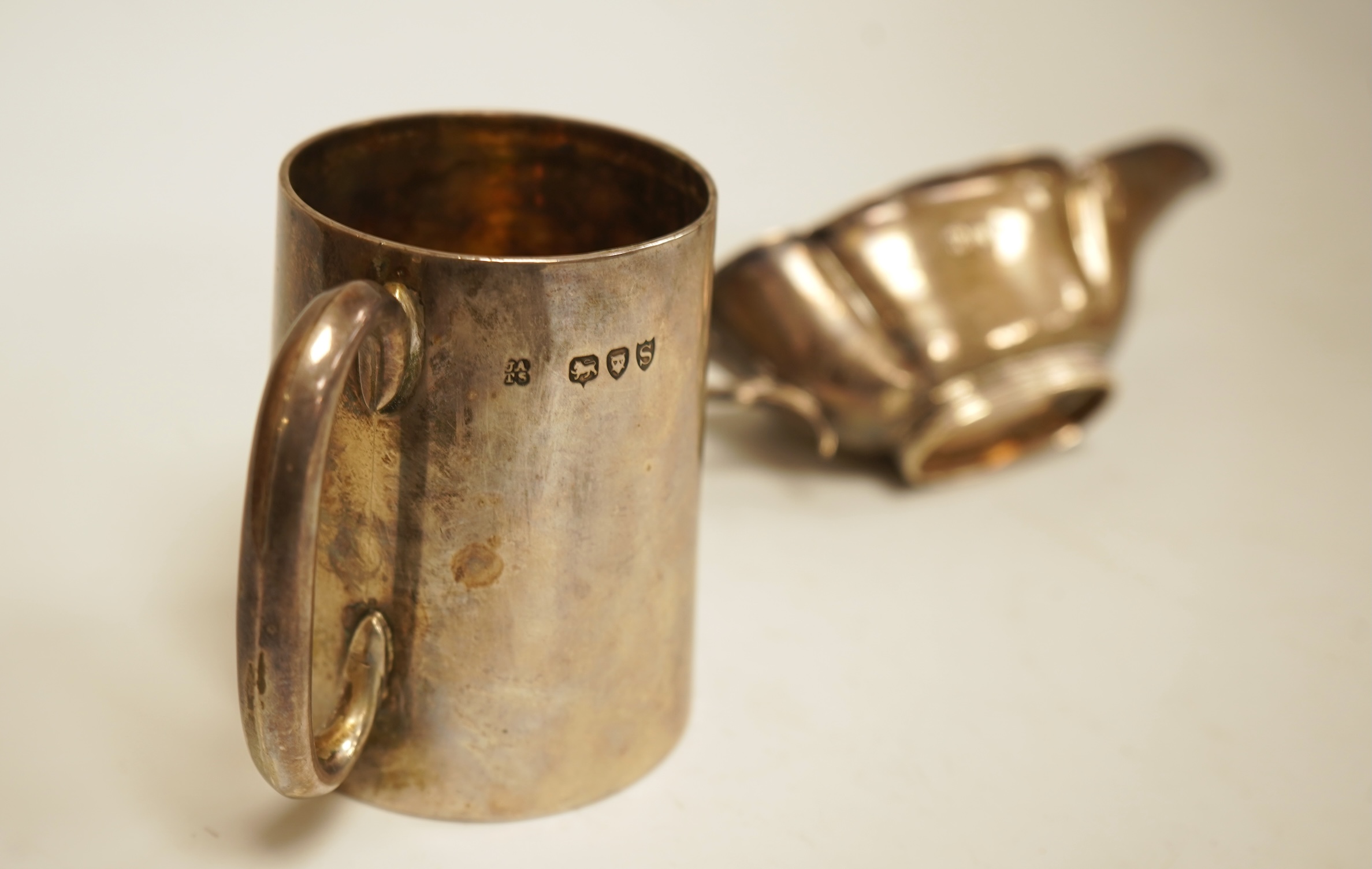 A late Victorian silver christening mug by Aldwinckle & Slater, London, 1893, height 71mm, together with a small silver sauceboat, 5oz.